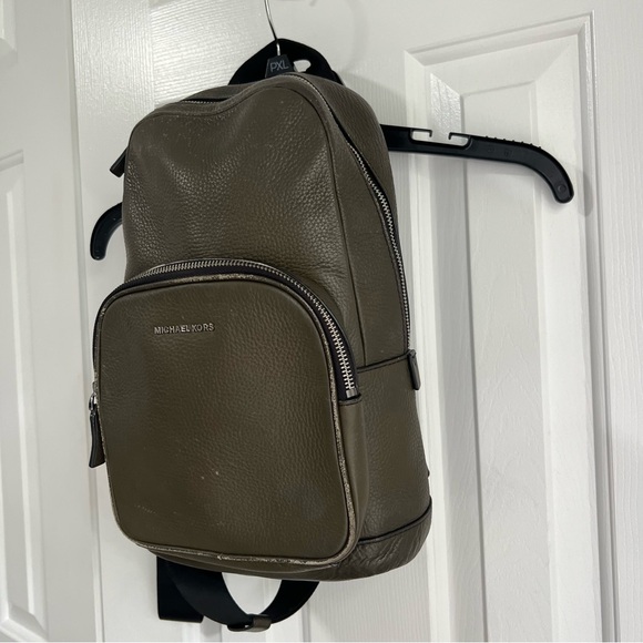 Michael Kors Cooper Sling Pack Backpack Purse Leather Luggage Travel Bag Green - Picture 3 of 16